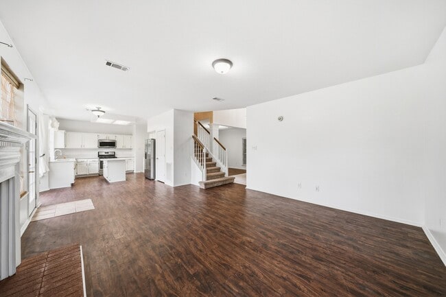 Building Photo - 4323 Ringrose Dr