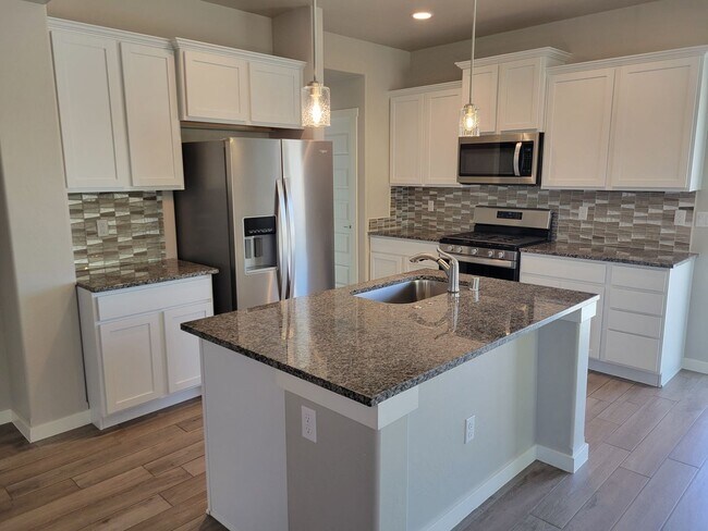 Building Photo - Beautiful 3 bedroom/2 Bath Home!