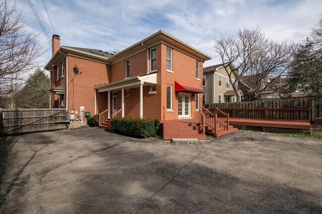 Building Photo - 1378 Fontaine Rd