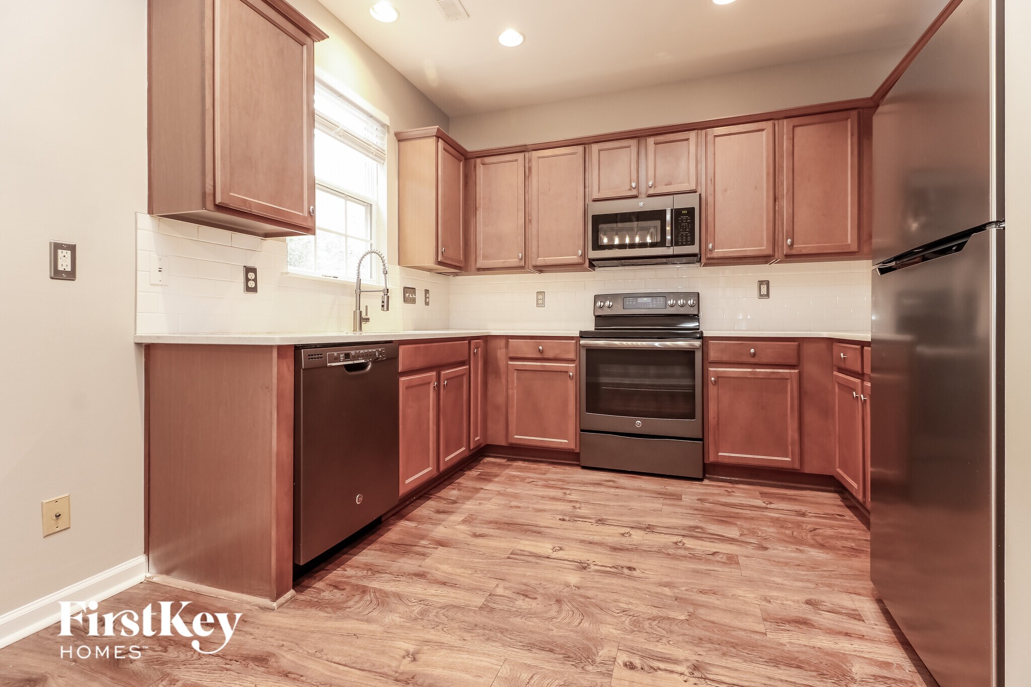 Building Photo - 2418 Stadium Dr