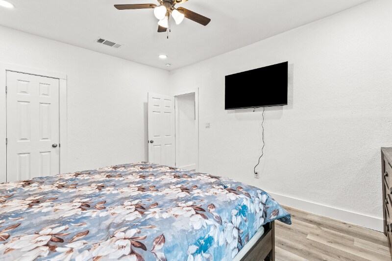 Building Photo - 911 W Wildwood Dr