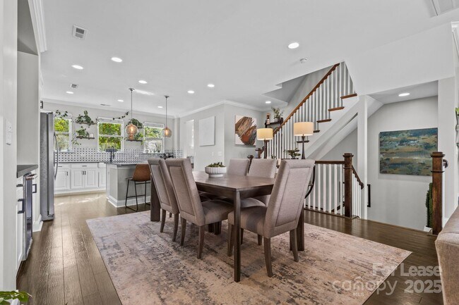 Building Photo - 2613 Statesville Ave