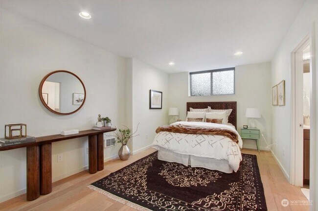 Building Photo - Welcome Home Modern Townhome in Georgetown