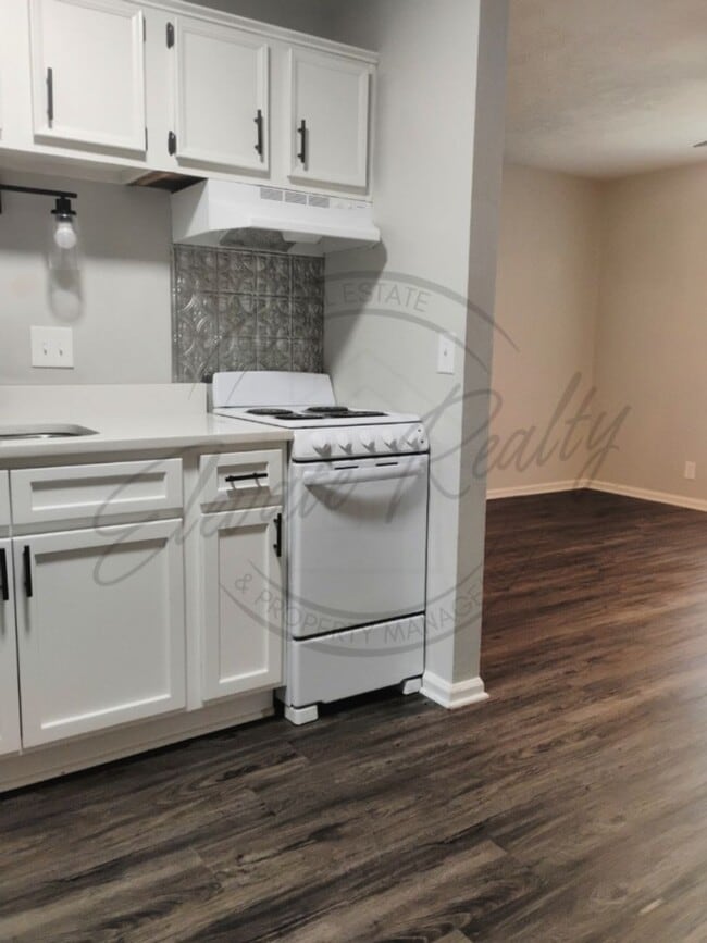 Building Photo - SPECIAL: 1/2 OFF APPLICATION FEES AND 1/2 ...