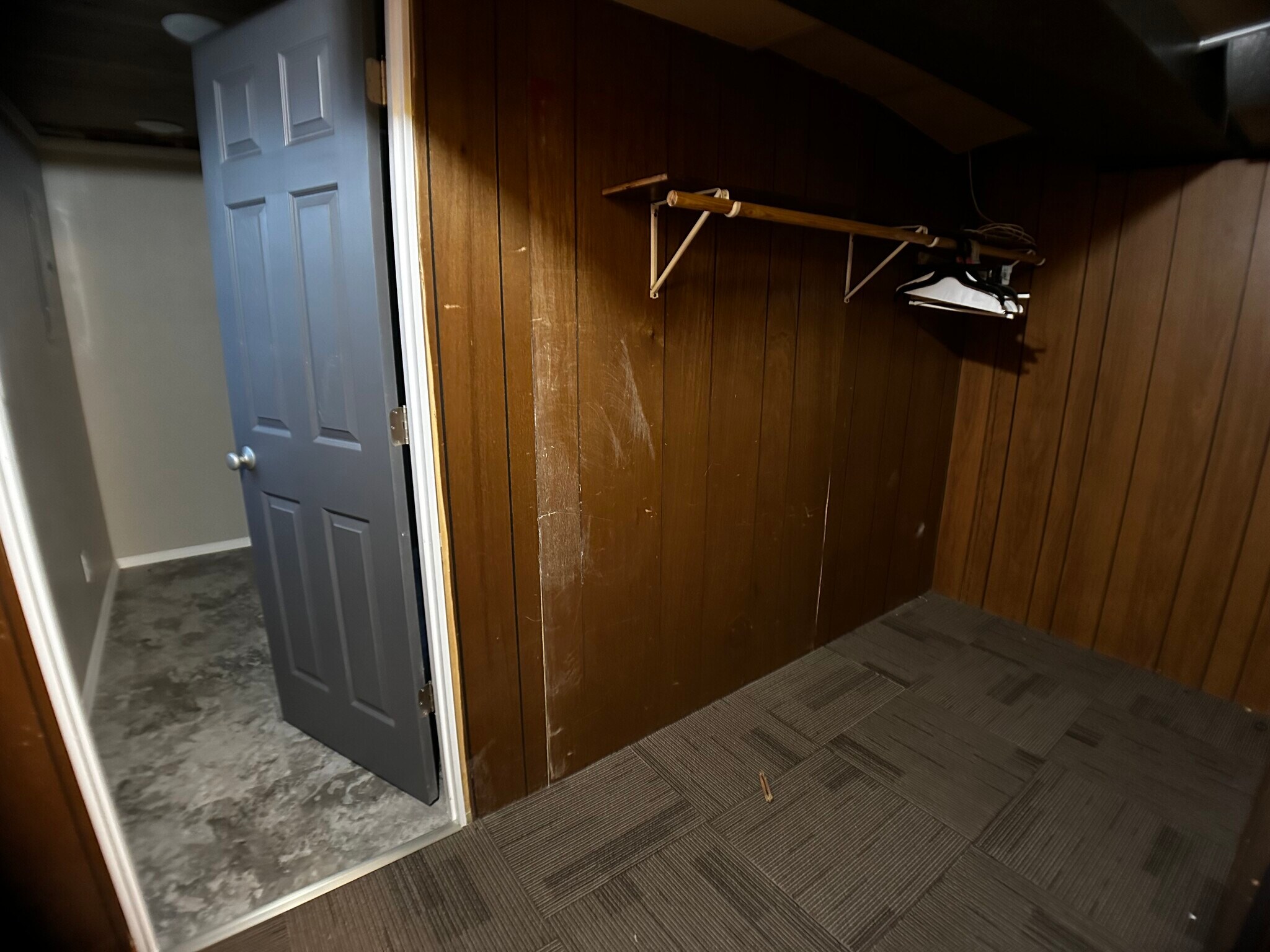 Building Photo - 4905 Cresthaven Dr