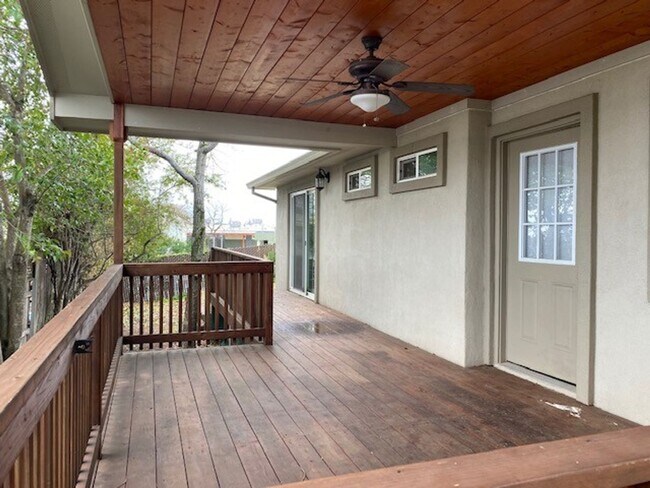 Building Photo - Avail 11/7. Nicely Updated Home in Downtow...