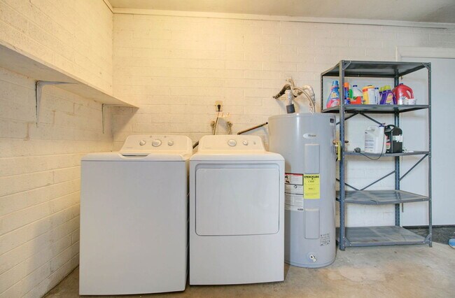 Building Photo - 154 E Juniper St