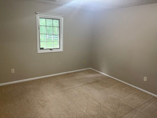 Building Photo - 3516 Kendale Dr
