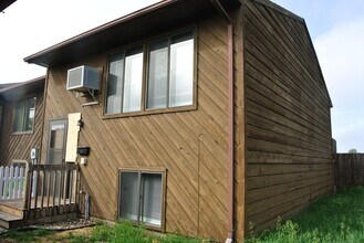 Building Photo - House- NW