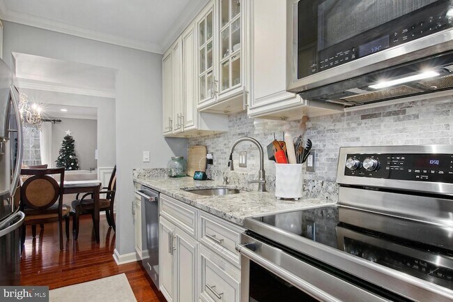 Building Photo - 6301 Fenestra Ct