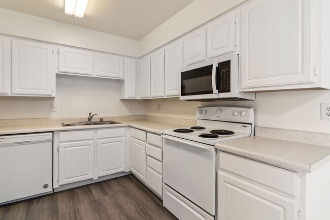 Building Photo - Updated 3 Bedroom Condo in Desert Shores V...