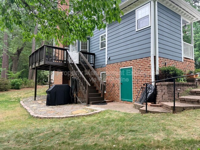 Building Photo - 1208 Nottingham Dr