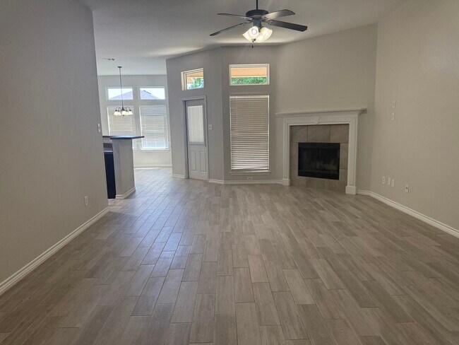 Building Photo - 1123 Neuberry Cliffe