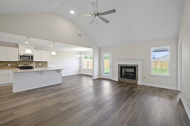Building Photo - 8850 Snelling Dr