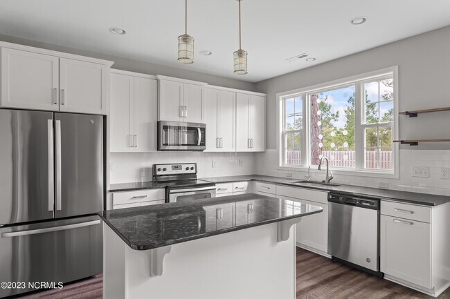 Building Photo - 221 Salty Dog Ln
