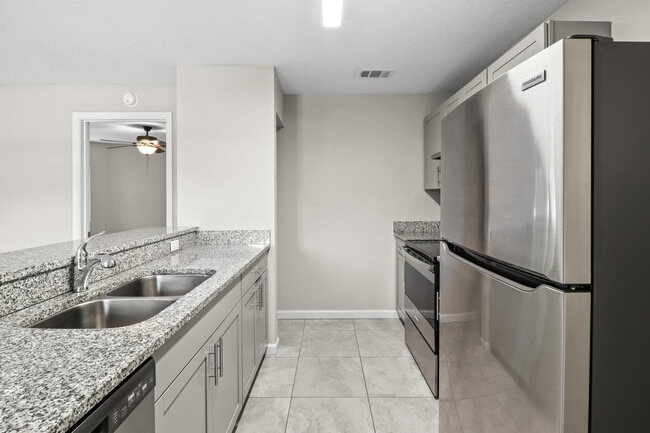 Building Photo - 2625 Heathcote Dr