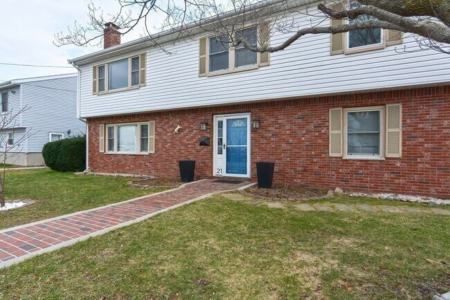 Building Photo - 21 Swan Ave