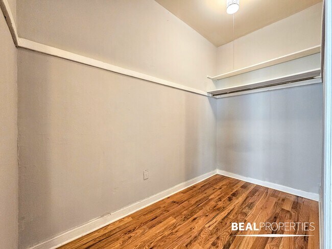 Building Photo - 1050 W George St