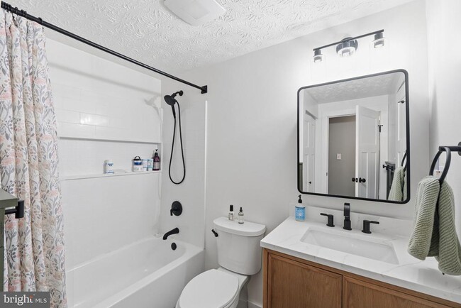 Building Photo - 117 Village Way