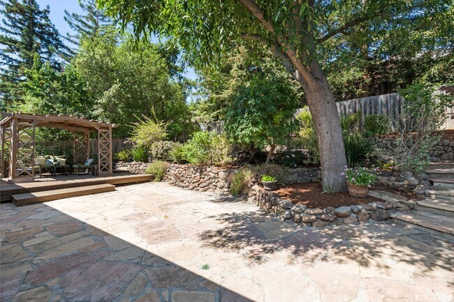 Building Photo - 131 Rockridge Rd