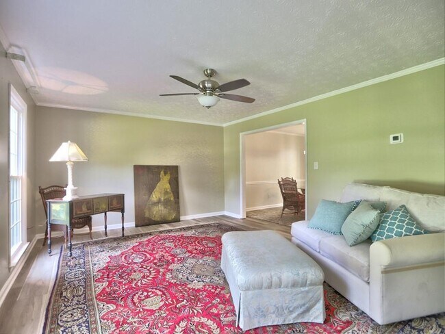 Building Photo - 4512 Woodlawn Lake Dr