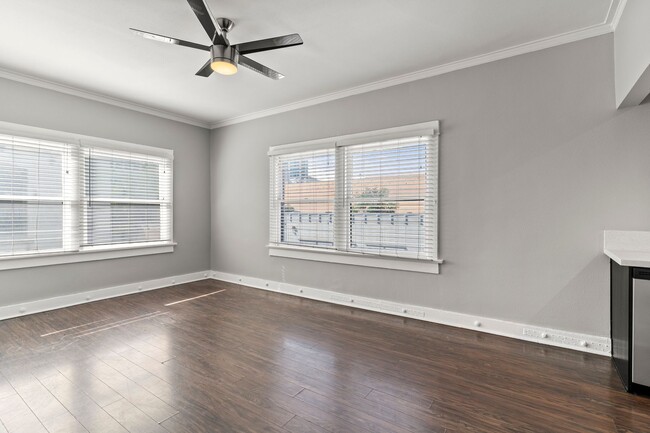 Building Photo - 138 Elm Ave