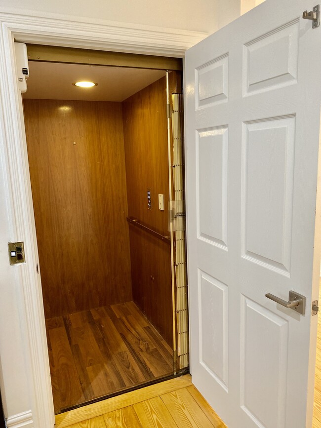 elevator - 813 S 17th St