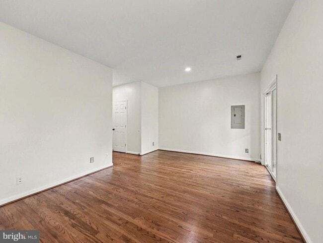 Building Photo - 11527 Bertram St