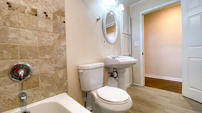 Building Photo - 1017 County Rd 914A