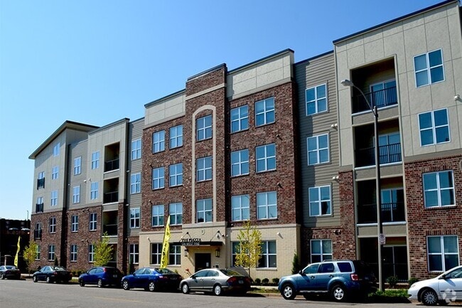 Building Photo - Piazza on West Pine
