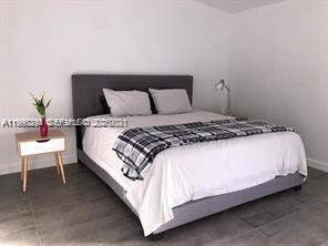 Building Photo - 534 NE 195th St