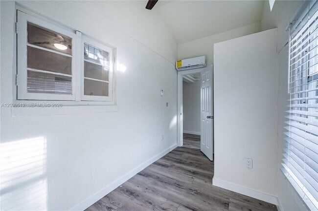 Building Photo - 4504 Oakley St