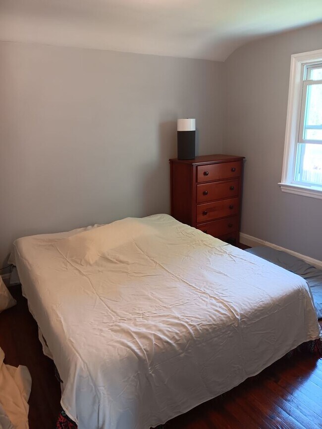 Building Photo - 2 Bedroom, 1 Bath Single Family Home on Cu...