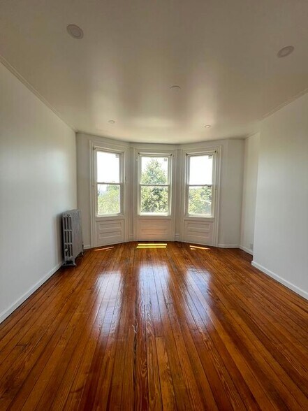 Building Photo - 2215 Bruckner Blvd