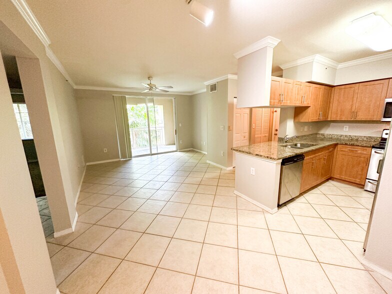 Building Photo - 6530 Emerald Dunes Dr