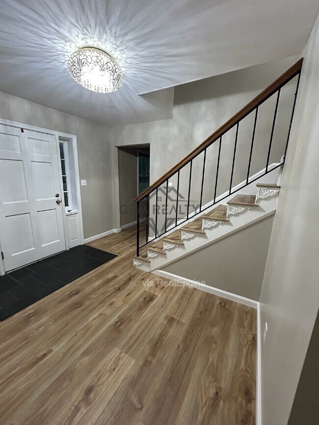 Building Photo - 100 Kendallwood Dr