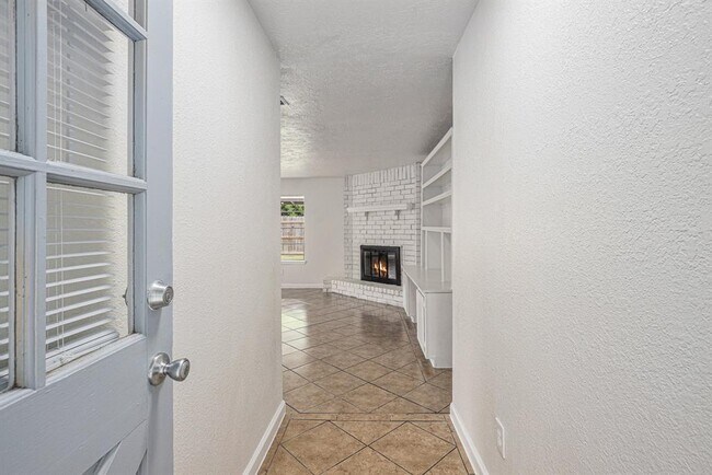 Building Photo - 9418 Spiralwood Ln