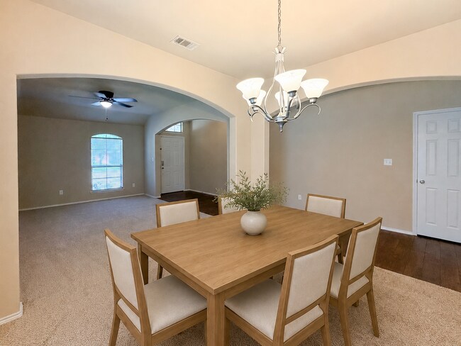 Building Photo - 3 bed, 2 Bath Home in North Fort Worth