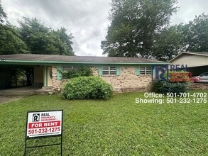 Building Photo - 110 Robinwood St