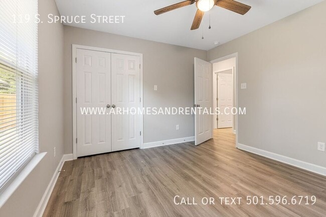 Building Photo - 119 S Spruce St