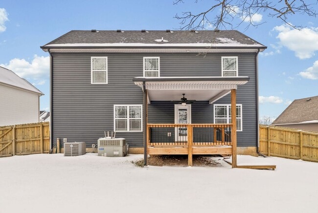 Building Photo - Pet Friendly Three Bedroom with Bonus!