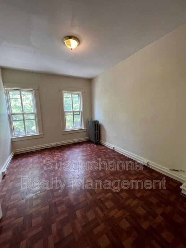 Building Photo - 512 W Walnut St