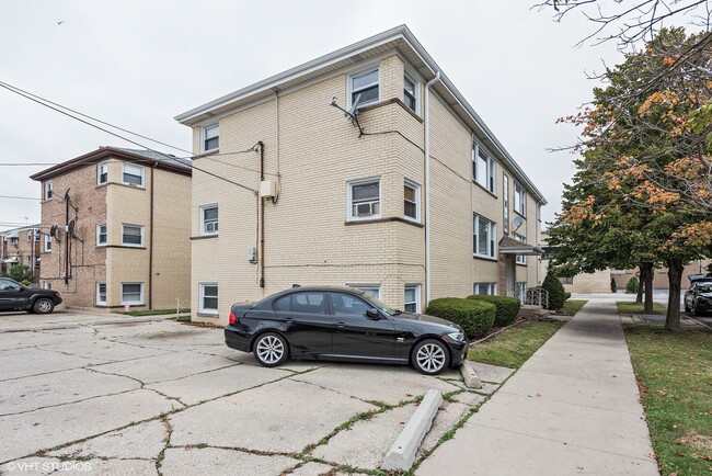 Building Photo - 4752 N Menard Ave
