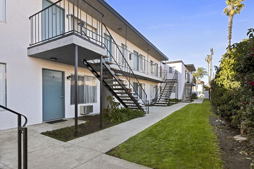Building Photo - Valle at 9061 Kenwood
