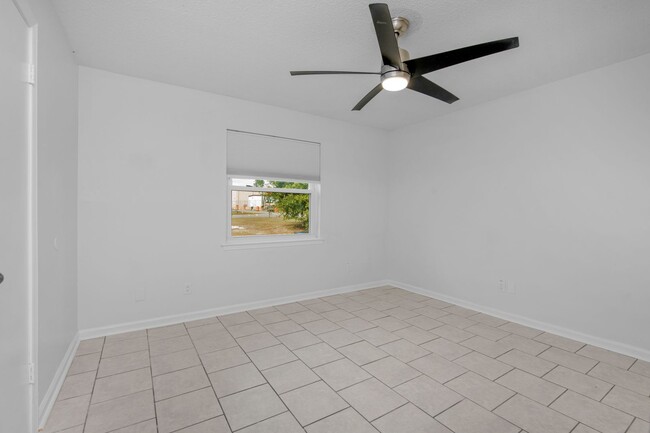 Building Photo - Newly Renovated, Energy Efficient Unit Min...