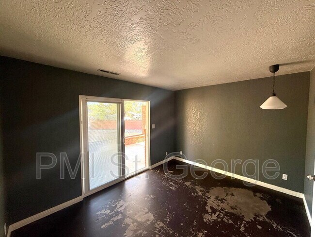 Building Photo - 1149 E Elder Cir
