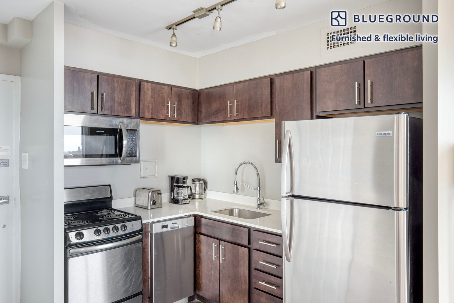 Building Photo - 5600 N Sheridan Rd