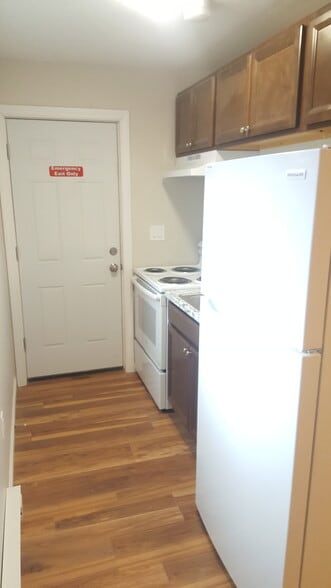 Building Photo - 10 E Main St