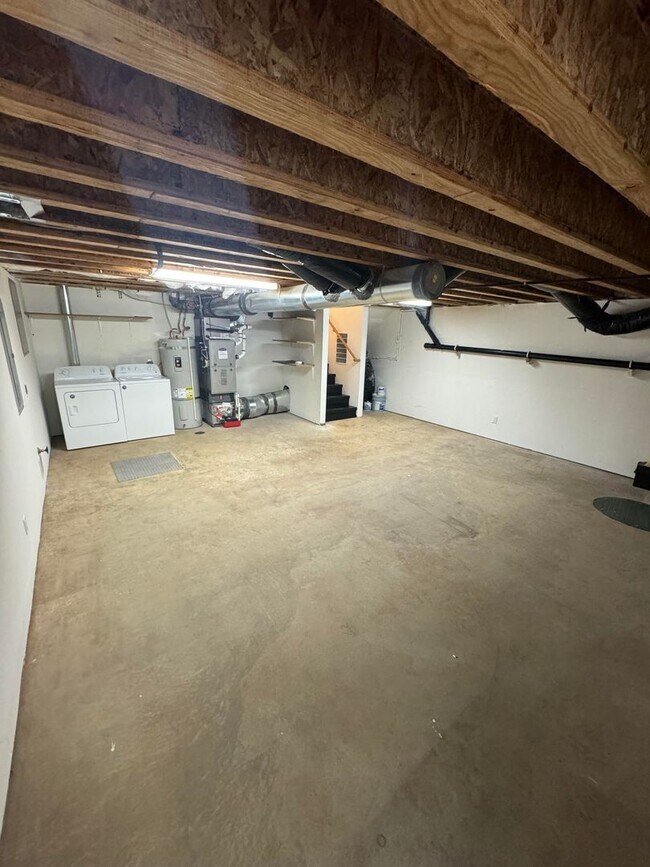 Building Photo - Modern Townhome In SE  2 Bdrm +Loft- Large...