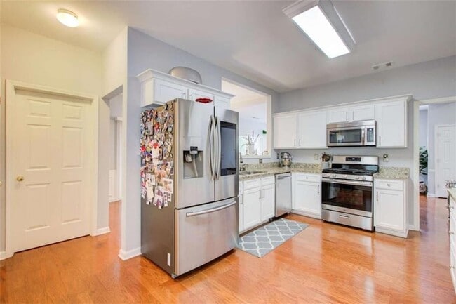 Building Photo - 513 Stepney Ct SE